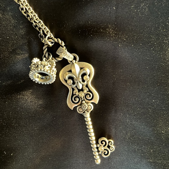 Hard Rock Cafe Pewter colored guitar shaped Key/Crown necklace - Picture 2 of 6